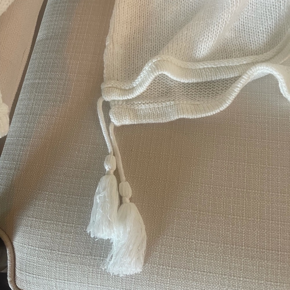 NWOT Lilly Pulitzer White Lightweight V-Neck Sweater with Tassels - Picture 3 of 6